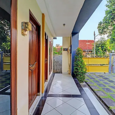 Oyo 91738 Ciung Wanara Guest House